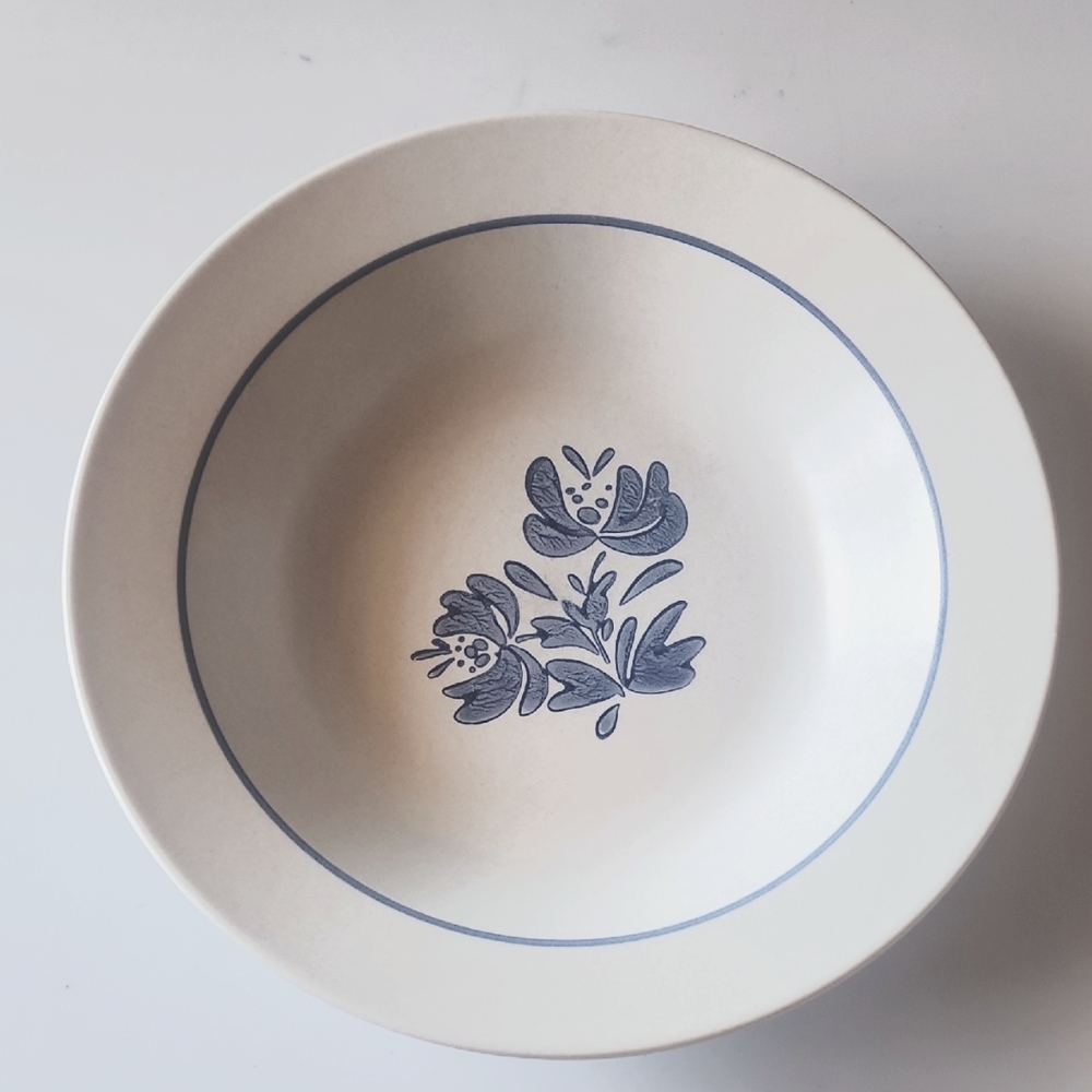 VTG. Pfaltzgraff Yorktowne, Blue Floral Stoneware, Soup/Cereal Bowl.